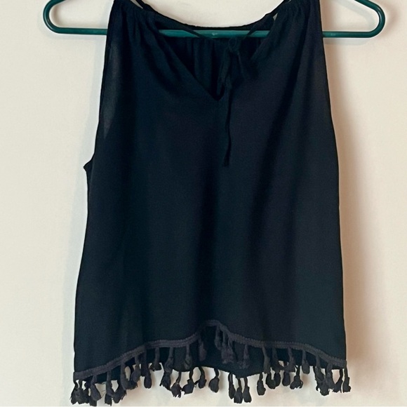 Grab It While You Can Sale
JW Style Black Halter Top Medium - Picture 5 of 7